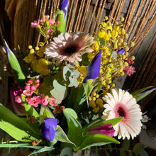 Load image into Gallery viewer, international women&#39;s day flowers gift spring vase jam jar flowers from florist in Leighton buzzard purple pink white and green Mothers Day
