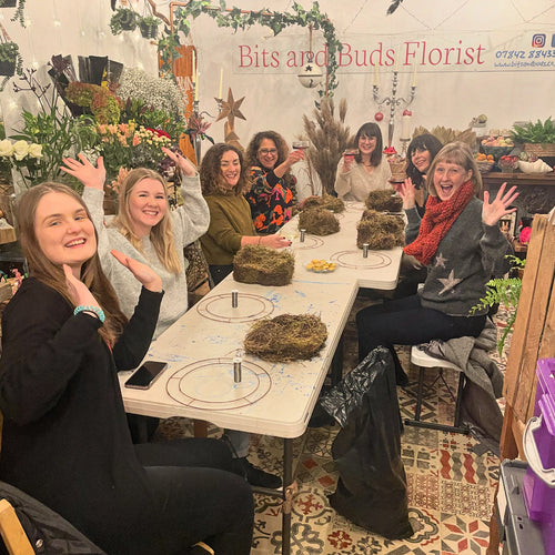 no foam floral workshop christmas wreaths at bits and buds florist leighton buzzard november and december christmas decorations 
