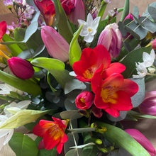 Load image into Gallery viewer, valentine's day of spring flowers and no red roses in leighton buzzard
