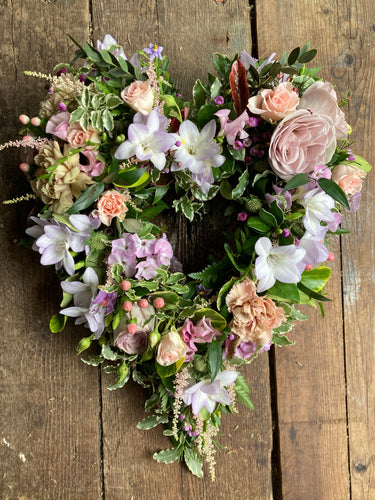 soft pink funeral flowers for a woman from bits and buds florist in leighton buzzard plastic and foam free flowers