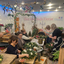 Load image into Gallery viewer, no foam floral workshop christmas wreaths at bits and buds florist leighton buzzard november and december christmas decorations 
