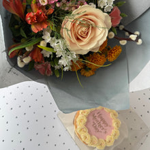 Load image into Gallery viewer, Bouquet and Bento Cake gift box
