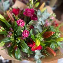 Load image into Gallery viewer, bouquet of flowers for valentine's day with rd and pink but no red roses
