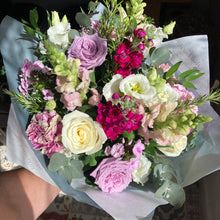 Load image into Gallery viewer, big bouquet flower subscription delivered monthly or fortnightly across Bedfordshire from bits and buds florist in Leighton buzzard gift valentine&#39;s mothers day
