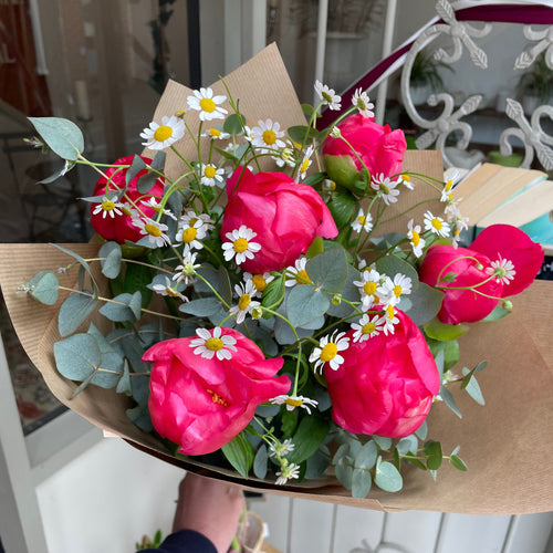peonies and daisy bouquet flower bunch leighton buzzard