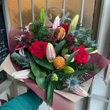 Load image into Gallery viewer, quality flowers presented in paper and no plastic from an independent florist in Bedfordshire ready for local same day delivery to Leighton buzzrd
