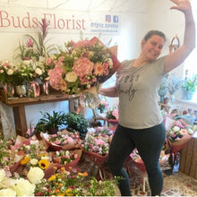 Load image into Gallery viewer, very happy florist celebrating mother's day in leighton buzzard with big impressive £100 bouquets luxury fowers and high end florist shop with delivery bedfordshire
